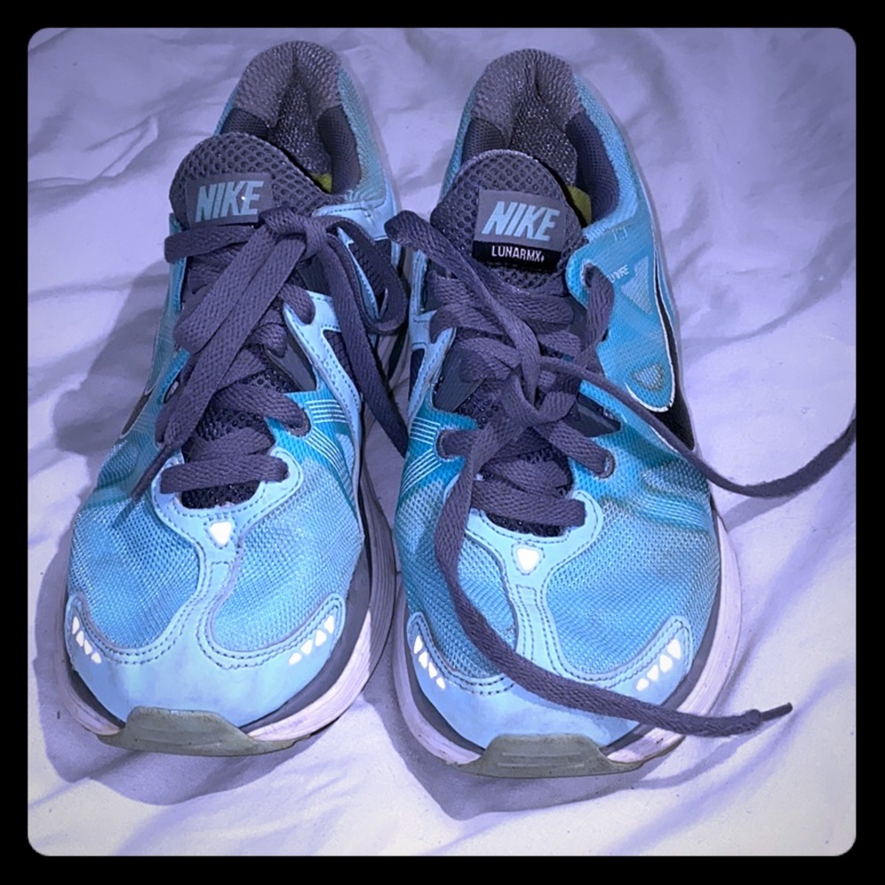 Nike tennis shoes